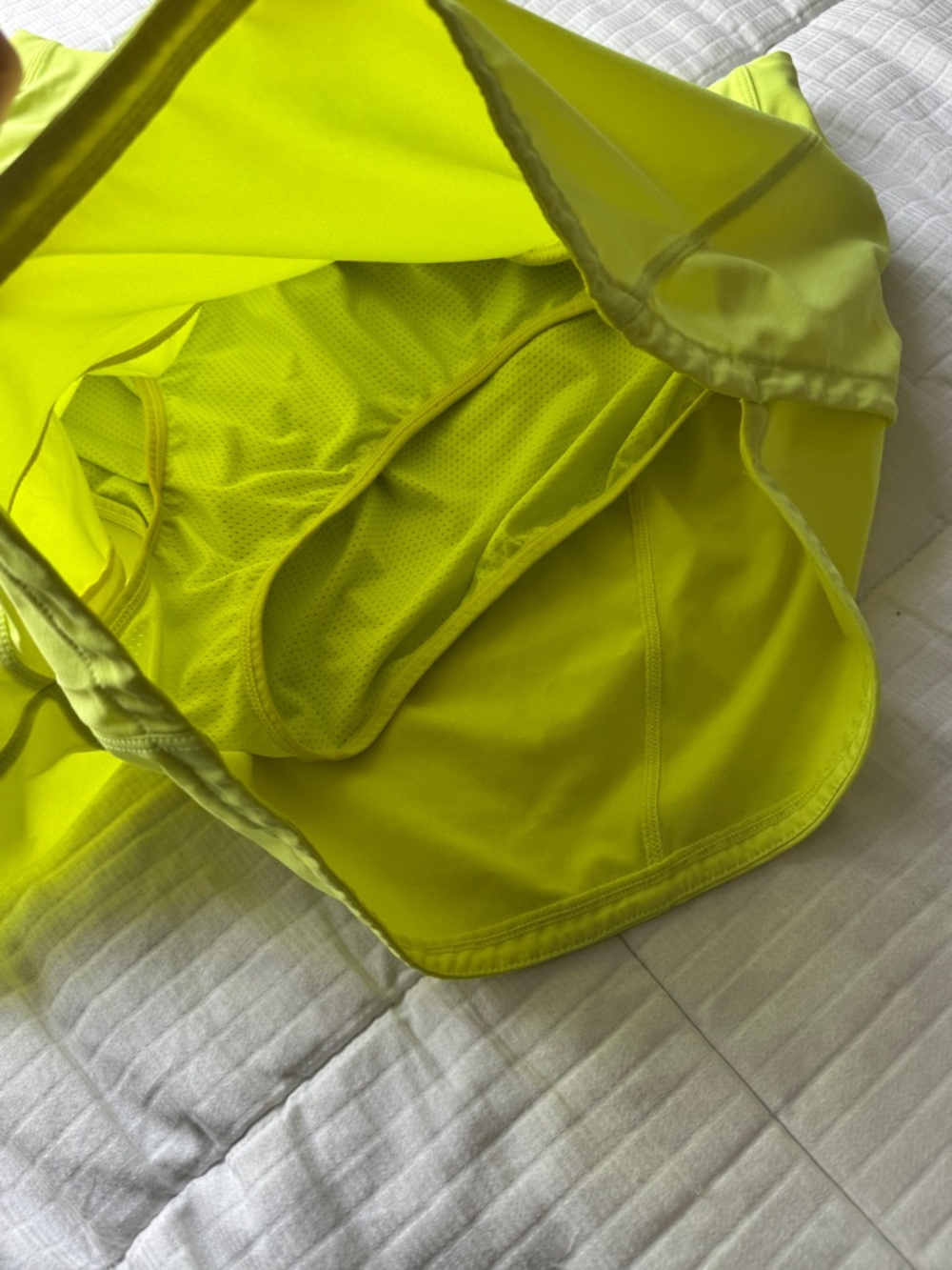 Neon yellow running shorts with back pocket, size XL - Picture 6 of 7